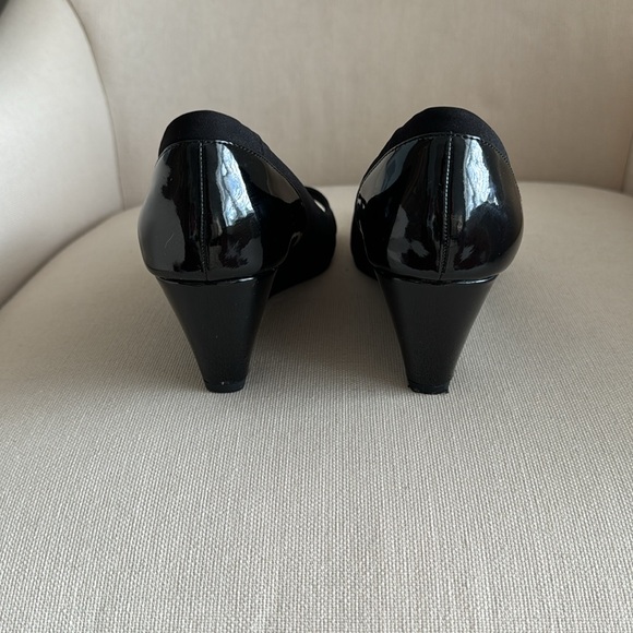 Ellen Tracy Black Open-Toe Wedges SIZE 8 - Picture 5 of 12